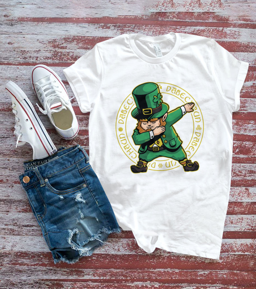 St Patrick's Day Dabbing Leprechaun With Shamrock Hat T-Shirt