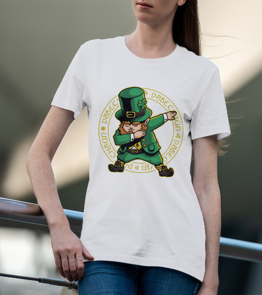 St Patrick's Day Dabbing Leprechaun With Shamrock Hat T-Shirt