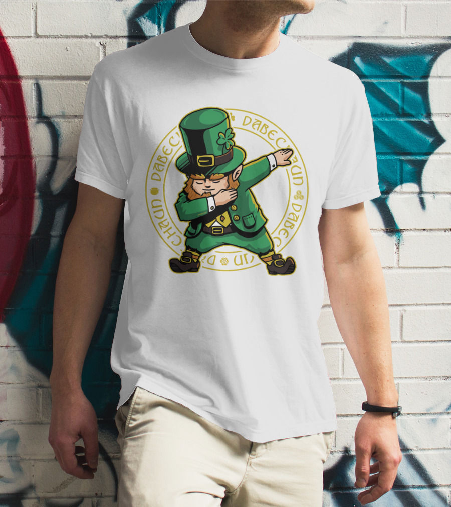 St Patrick's Day Dabbing Leprechaun With Shamrock Hat T-Shirt