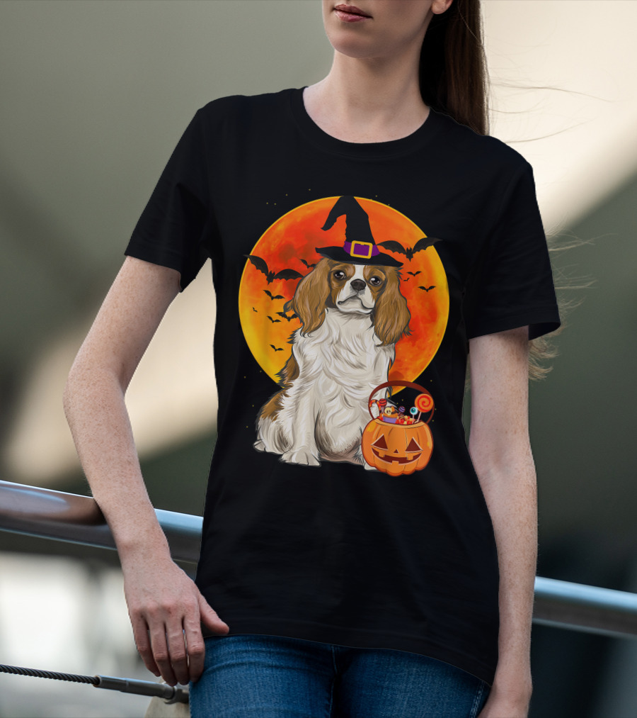 Halloween Cavalier Charles Spaniel With Pumpkin And Bats T-Shirt
