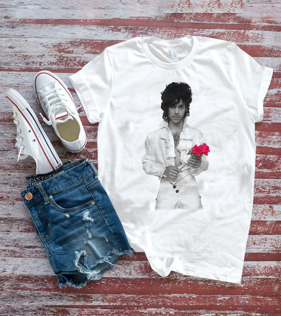 Pr 19 Vintage Style White Frilled Shirt Holding Pink Roses T-Shirt