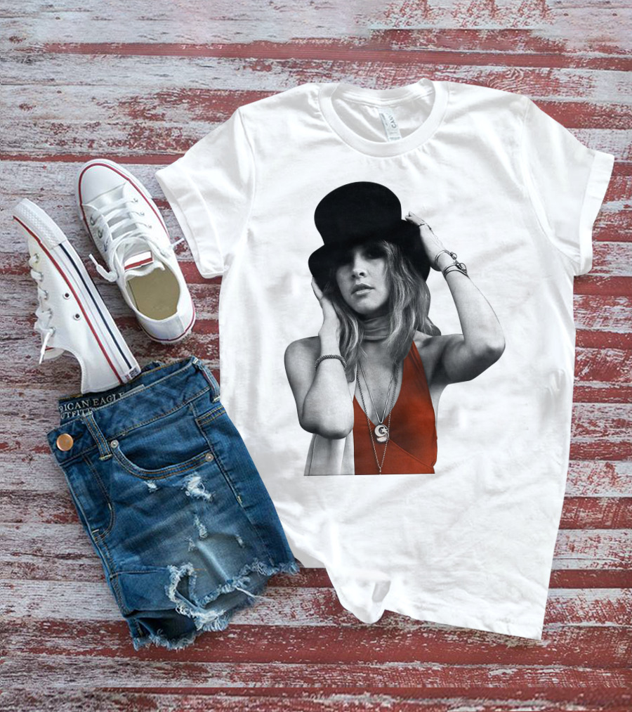 Vintage Style Woman With Hat And Jewelry T-Shirt