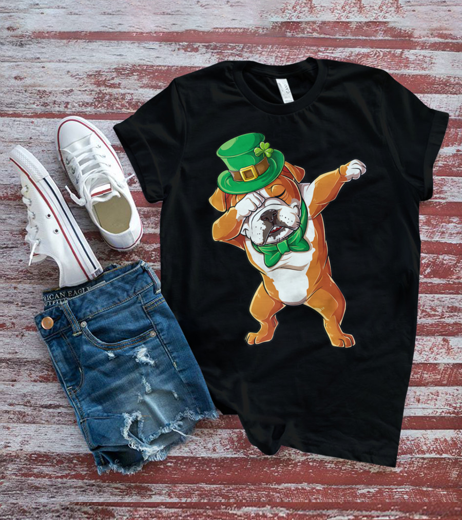 Dabbing English Bulldog St Patricks Day Leprechaun Hat Bow Tie T-Shirt