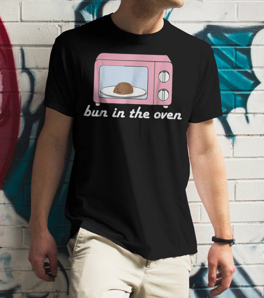 Bun In The Oven Expecting Baby Announcement Pink Microwave T-Shirt