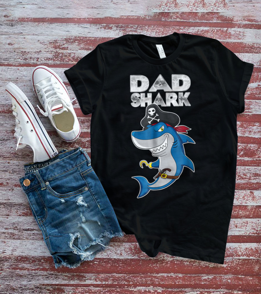 Dad Shark Pirate Halloween Matching Family85 T-Shirt