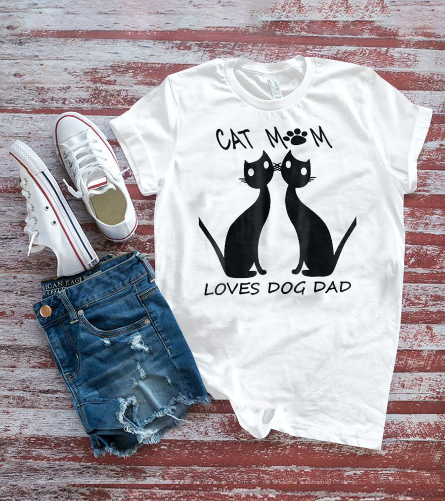 Cat Mom Paw Print Loves Dog Dad Cats T-Shirt