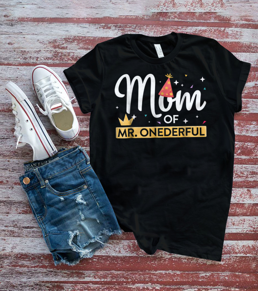 Mom Of Mr. Onederful First Birthday Party Hat And Crown Confetti T-Shirt
