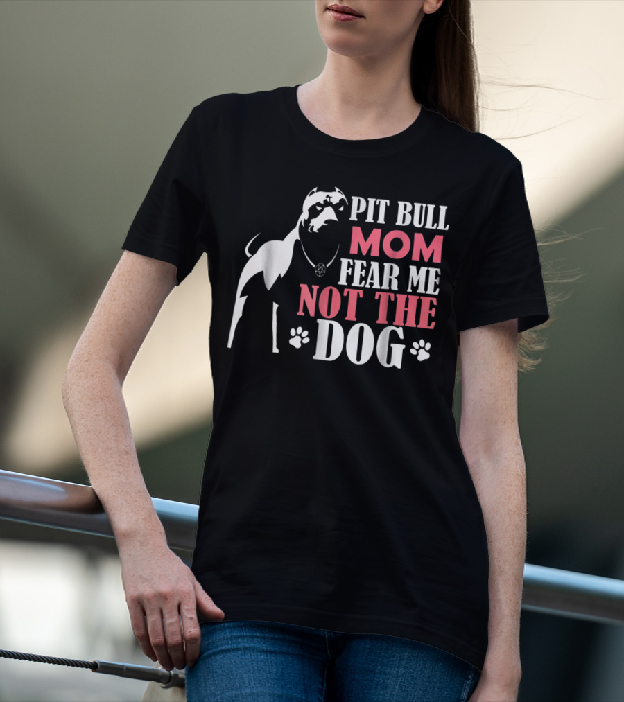 Pit Bull Mom Fear Me Not The Dog With Paw Prints And Necklace T-Shirt