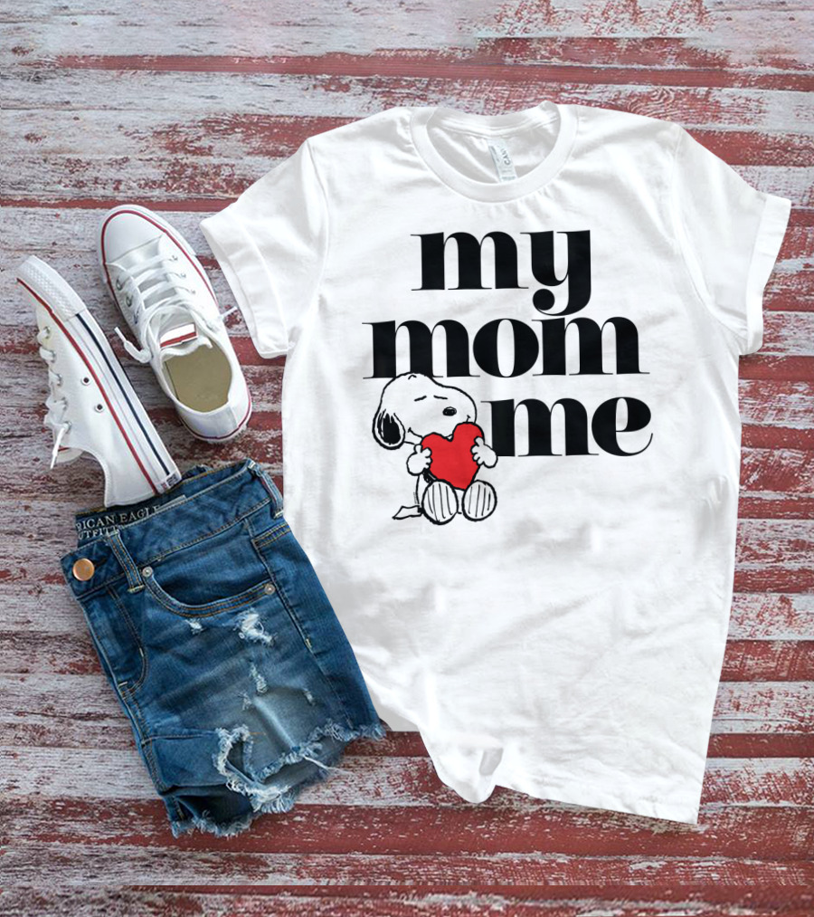 Peanuts Snoopy My Mom Loves Me Heart T-Shirt