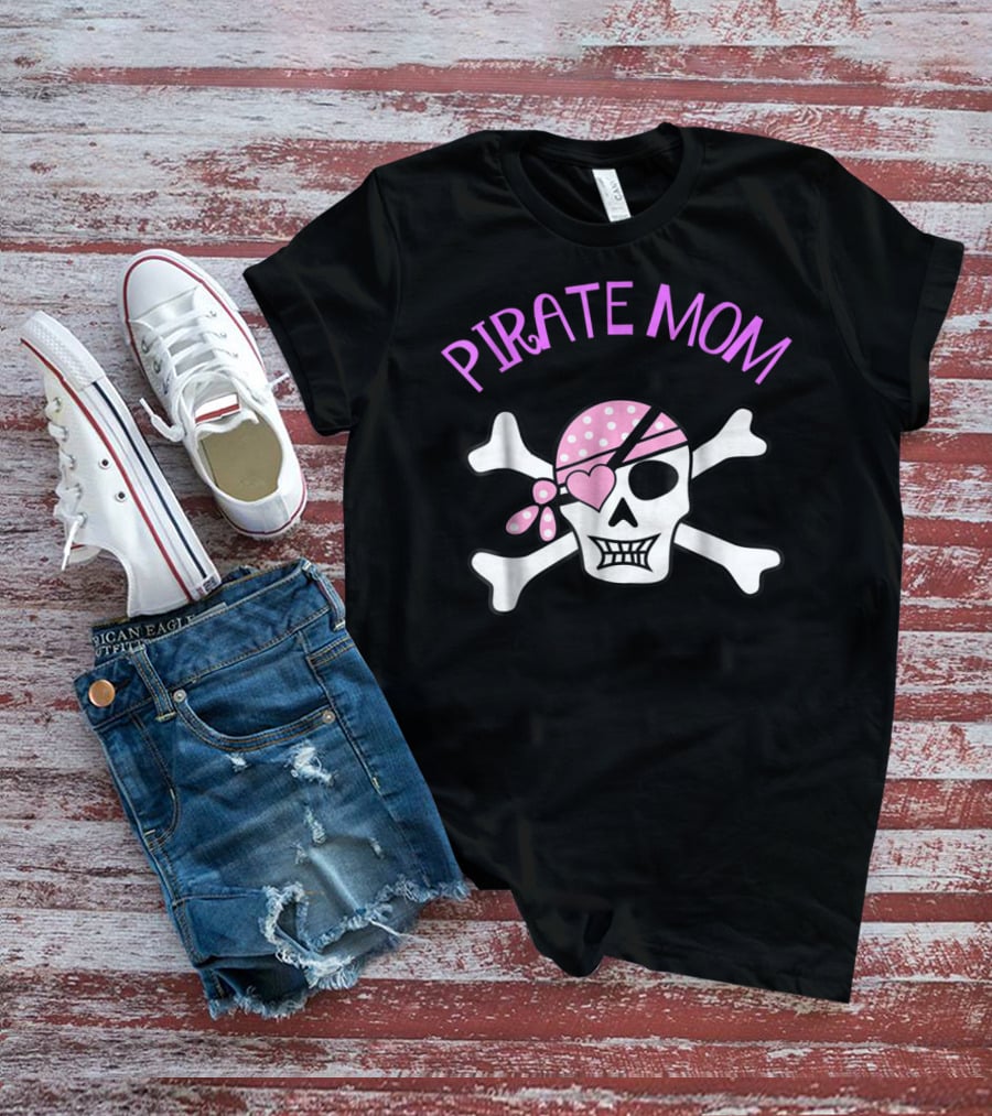 Pirate Mom Skull Cross Bones Jolly Roger With Pink Bandana And Heart Eye Patch T-Shirt