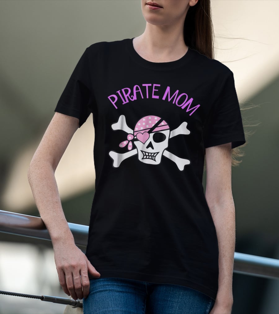 Pirate Mom Skull Cross Bones Jolly Roger With Pink Bandana And Heart Eye Patch T-Shirt