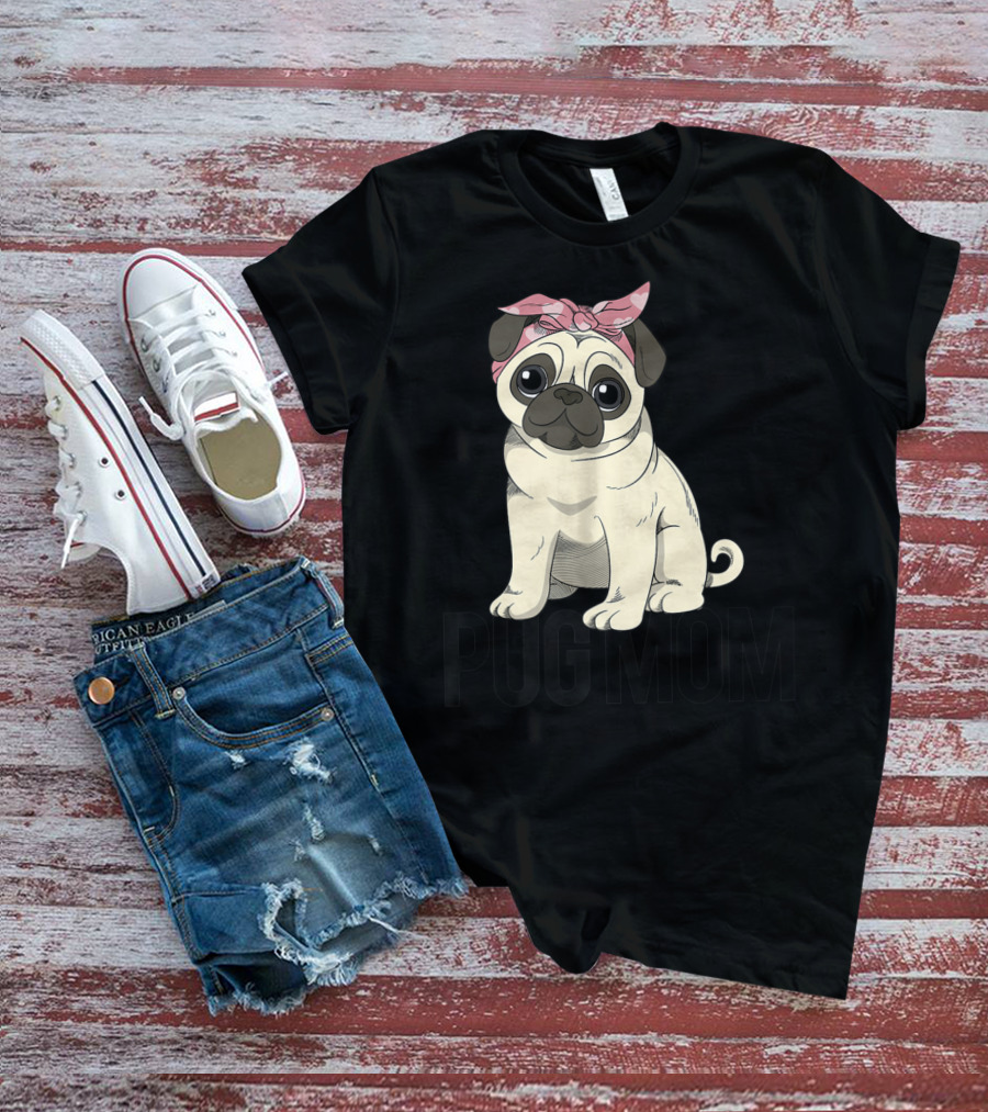 Pug Mom Cute Pug With Pink Bandana T-Shirt