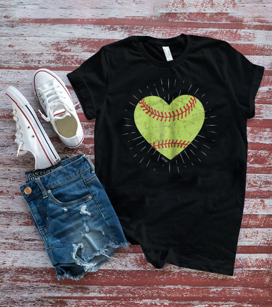 Softball Distressed Heart Cute Mom Love T-Shirt