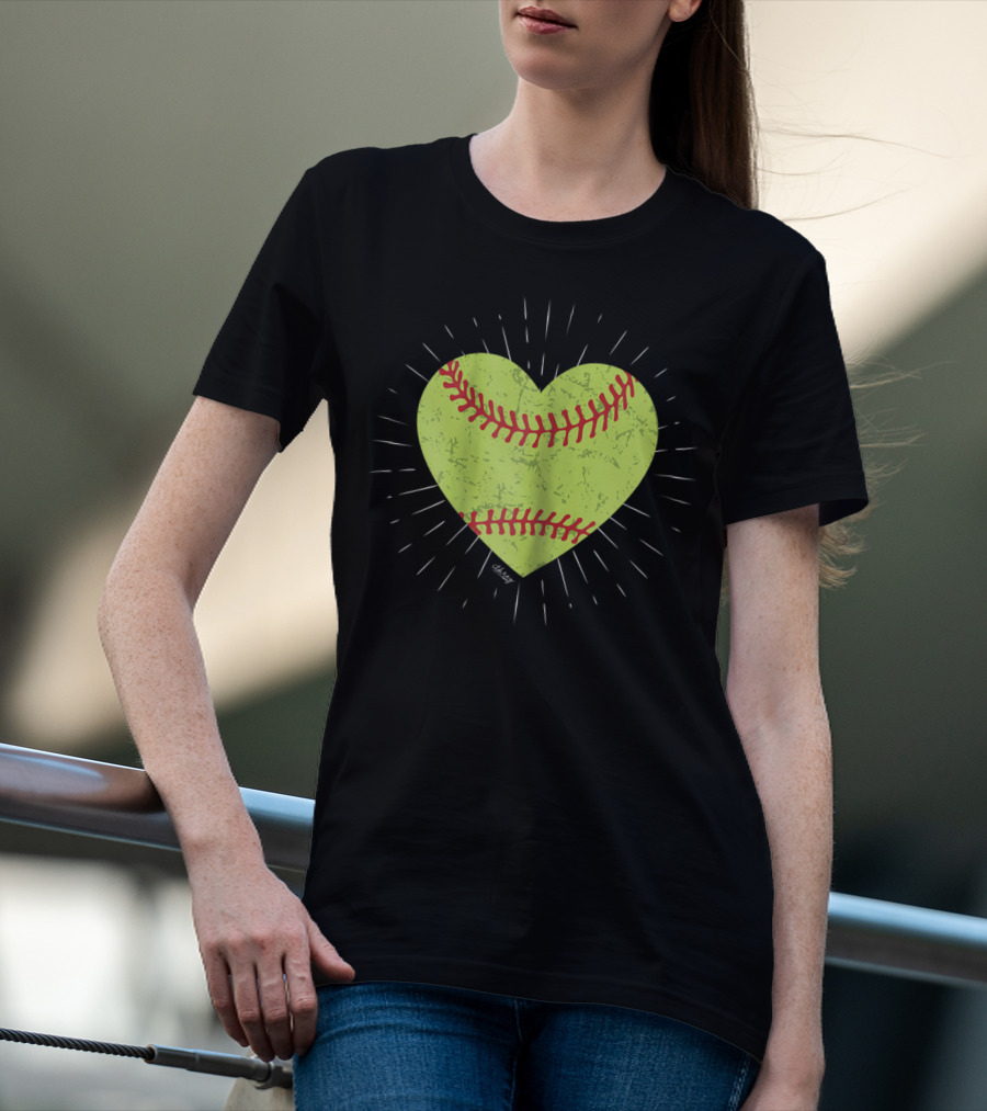 Softball Distressed Heart Cute Mom Love T-Shirt
