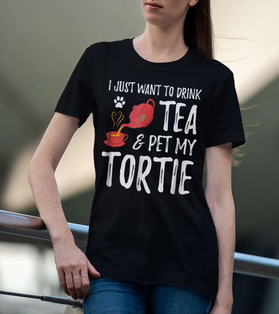 I Just Want To Drink Tea And Pet My Tortie Cat Lover Idea T-Shirt