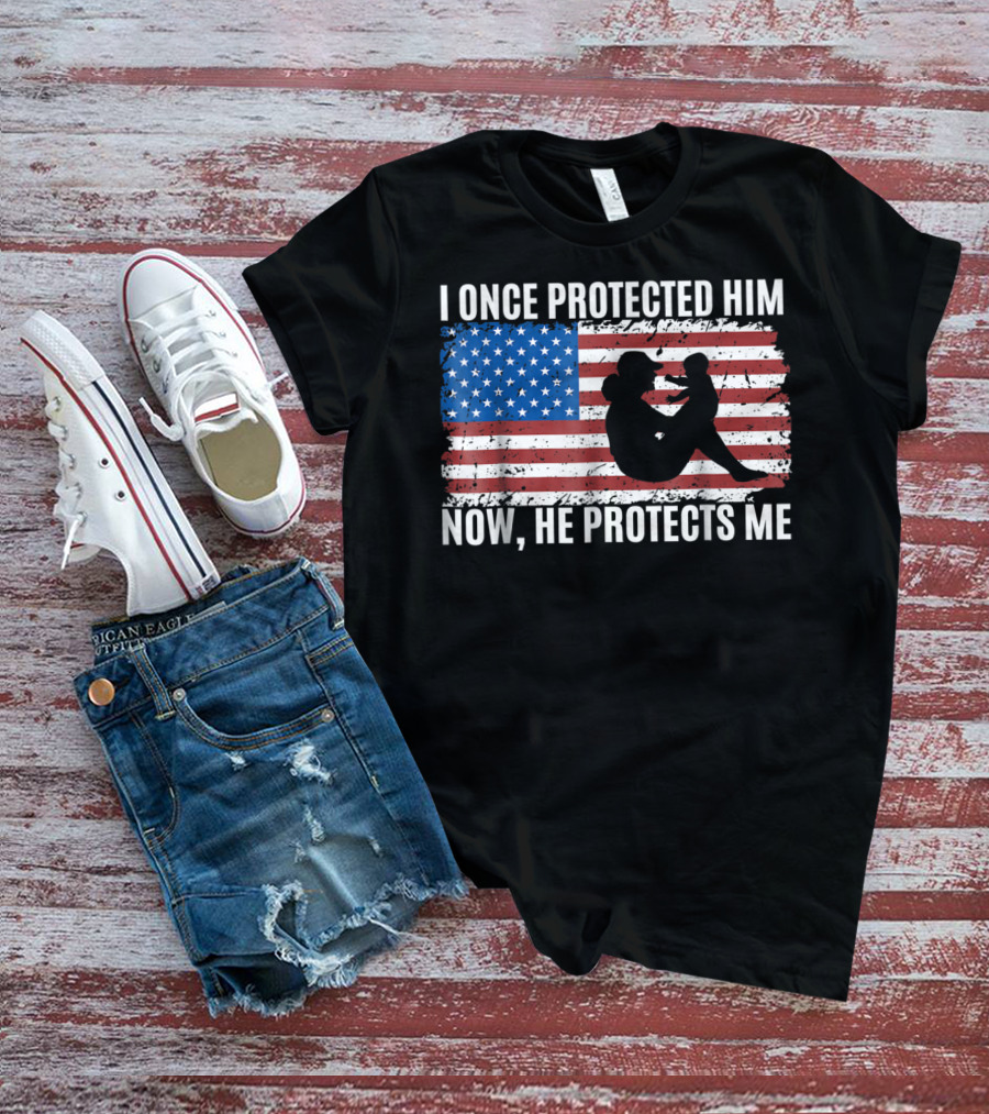 I Once Protected Him Now He Protects Me Proud Military MOM Patriotic American Flag T-Shirt
