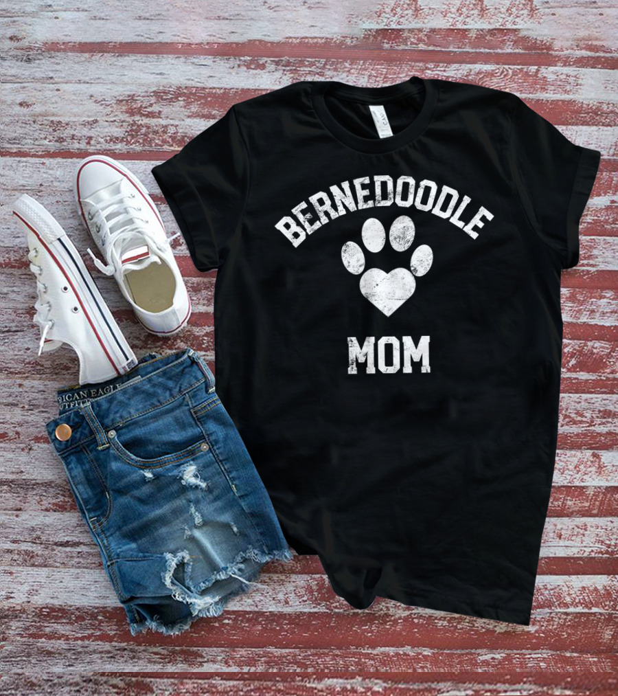 Bernedoodle Mom Distressed Vintage Look Paw Heart T-Shirt