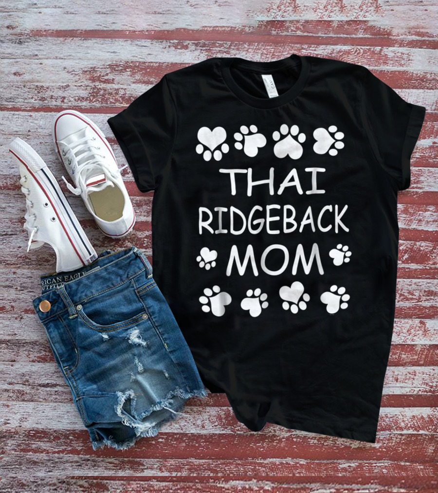 Thai Ridgeback Mom For Christmas Birthday With Paw And Heart Motifs T-Shirt