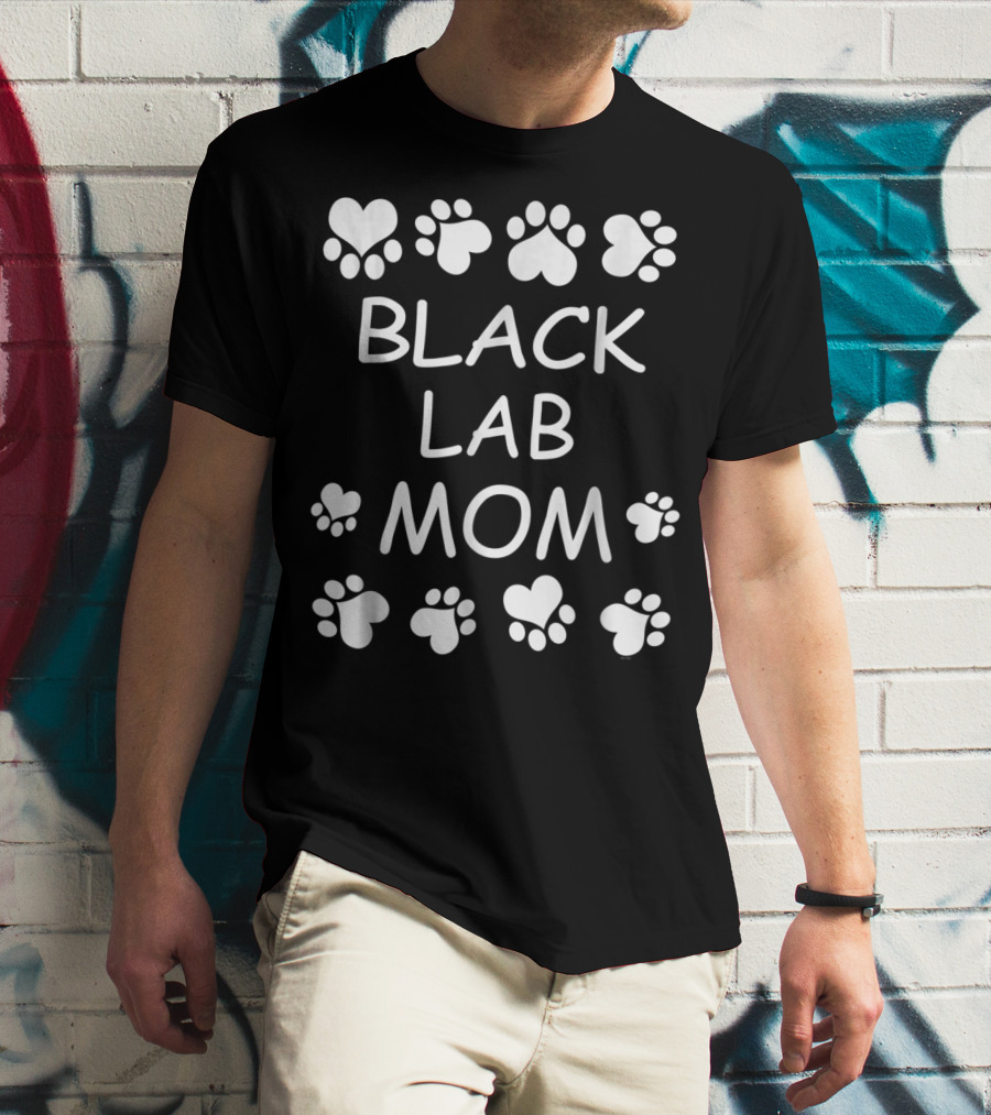 Black Lab Mom Paw And Heart Design For Christmas Birthday T-Shirt