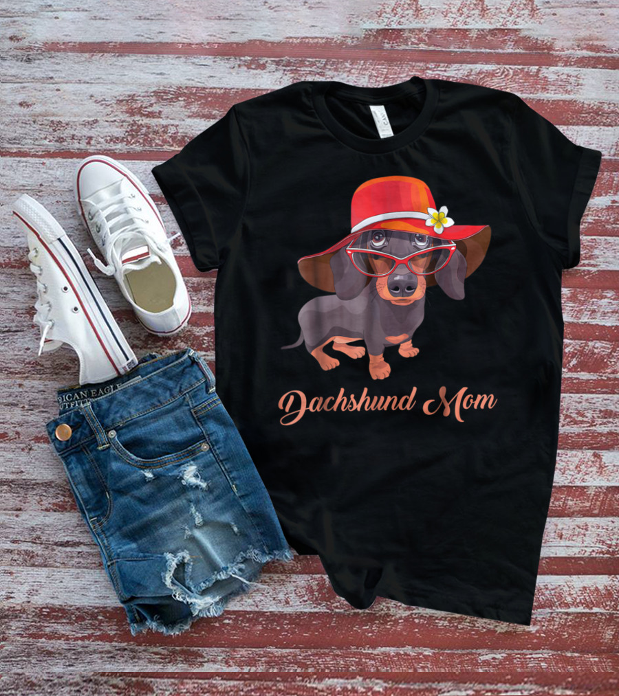 Dachshund Mom Mom Of Dachshund Dogs Pet Puppies With Red Hat And Glasses T-Shirt