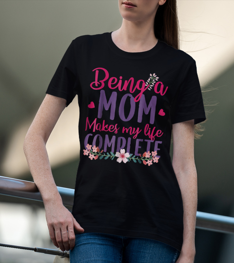 Being A Mom Makes My Life Complete Flower Lover Hearts T-Shirt
