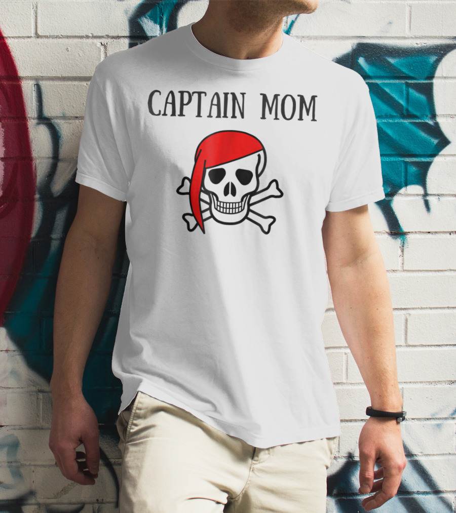 Captain Mom Pirate Skull Red Bandana Halloween Women T-Shirt