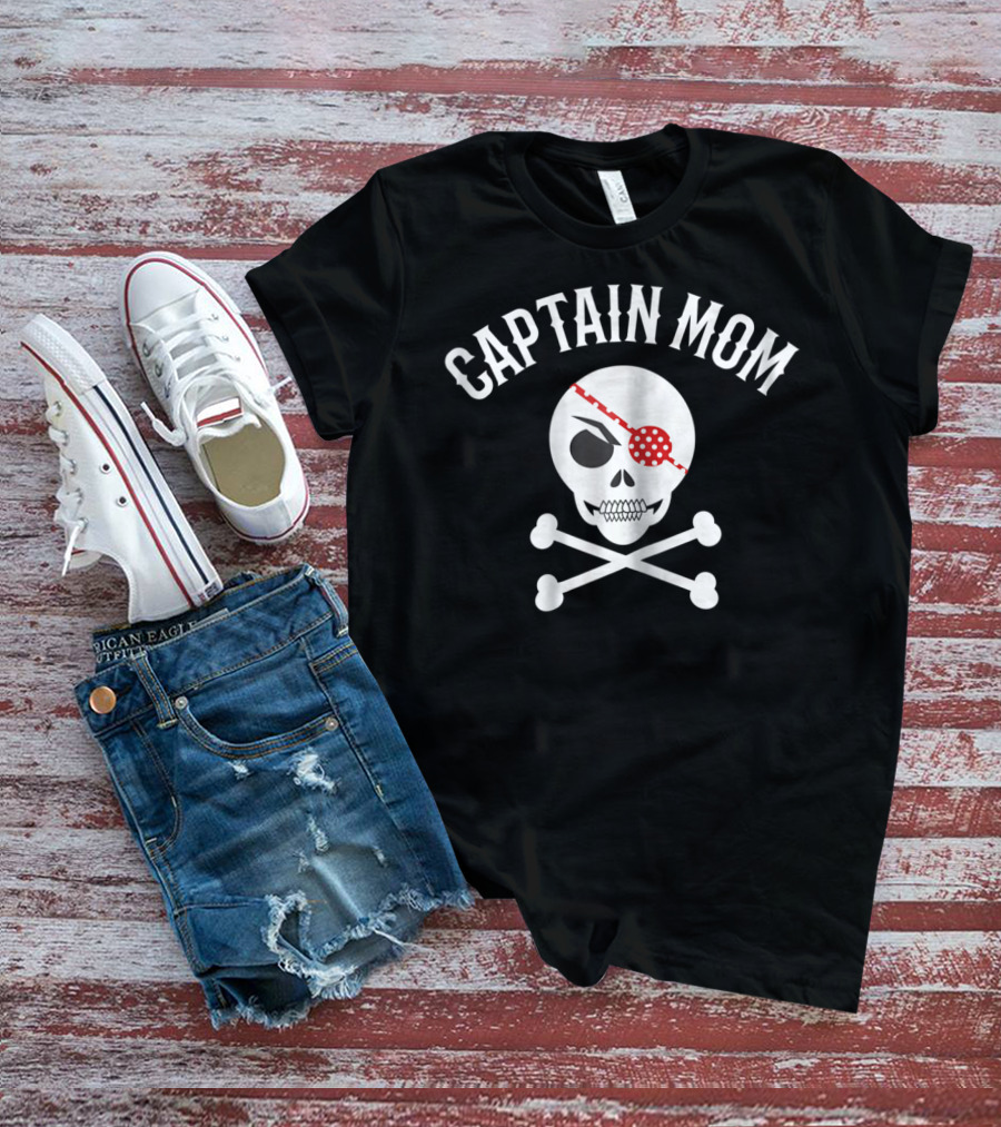 Captain Mom Pirate Skull Crossbones Halloween T-Shirt