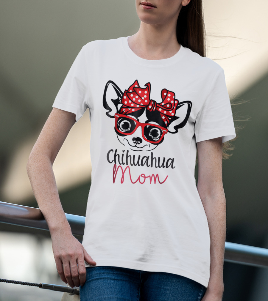 Chihuahua Mom Red Glasses And Polka Dot Bow T-Shirt