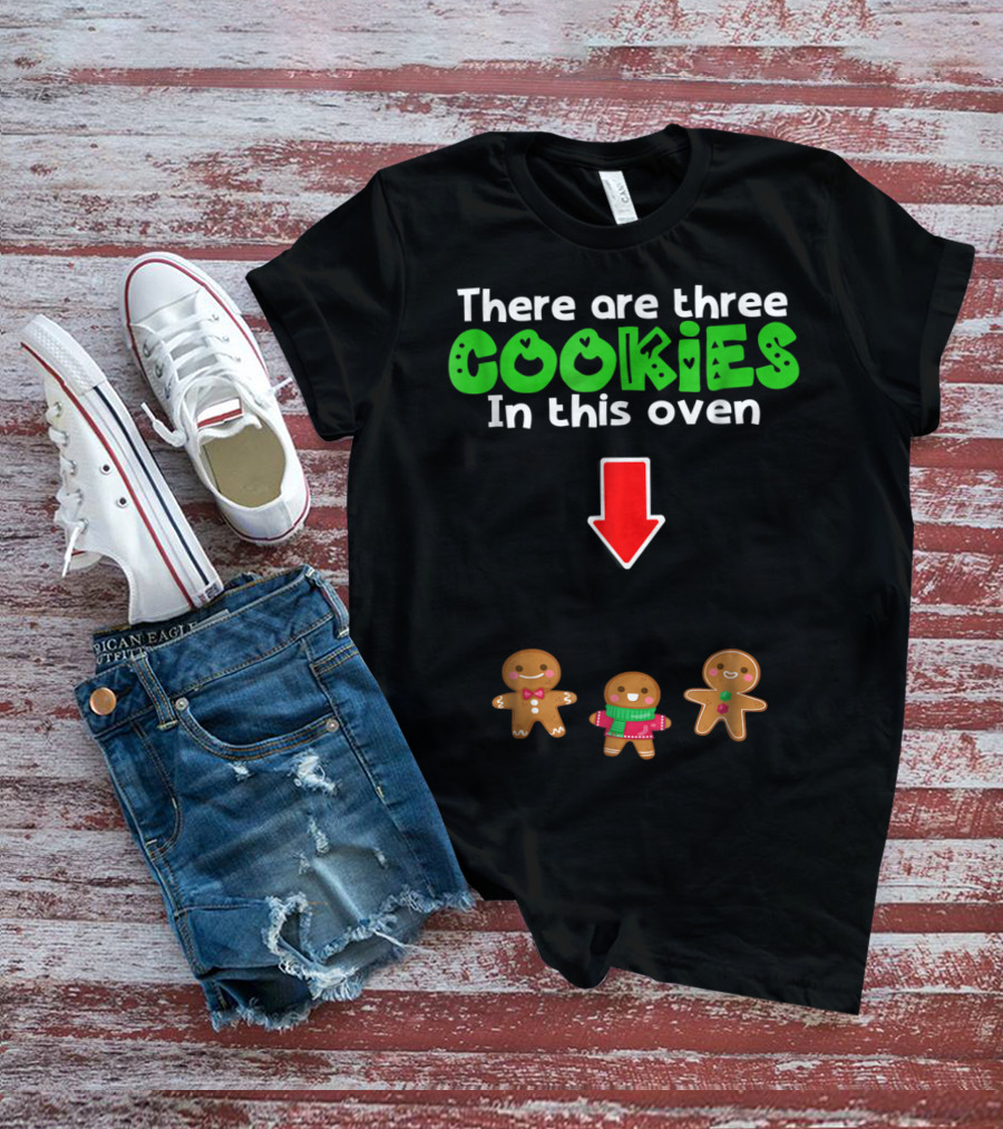 There Are Three Cookies In This Oven Christmas Expecting Triplets Mom To Be Pregnant Wife T-Shirt