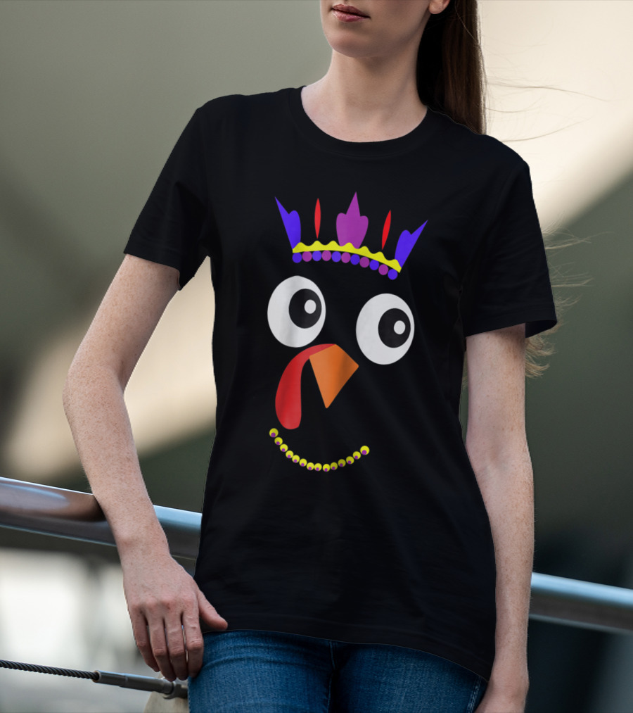 Cute Little Turkey Funny Thanksgiving Mom With Crown And Necklace T-Shirt