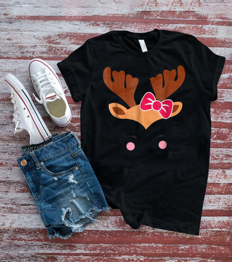 Cute Reindeer With Bow For Awesome Girlfriend Mom Daughter T-Shirt