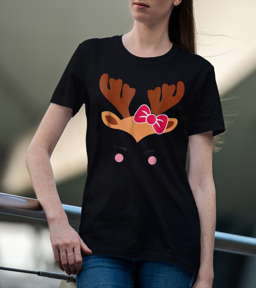 Cute Reindeer With Bow For Awesome Girlfriend Mom Daughter T-Shirt
