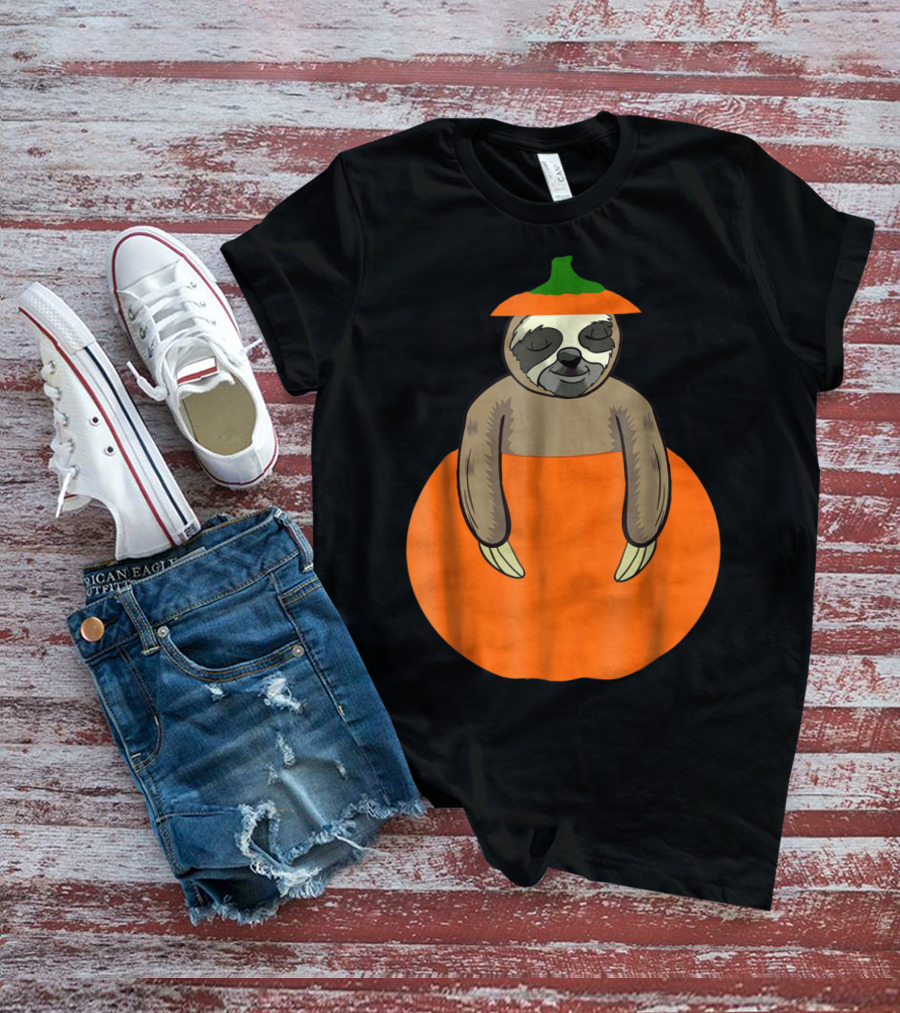 Cute Sloth Pumpkin Halloween Costume For Teacher Mom And Dad T-Shirt