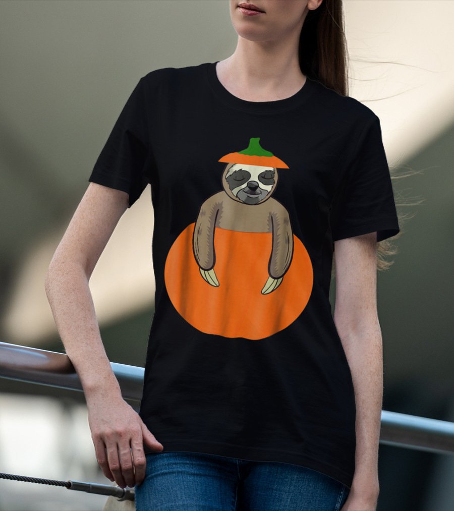 Cute Sloth Pumpkin Halloween Costume For Teacher Mom And Dad T-Shirt