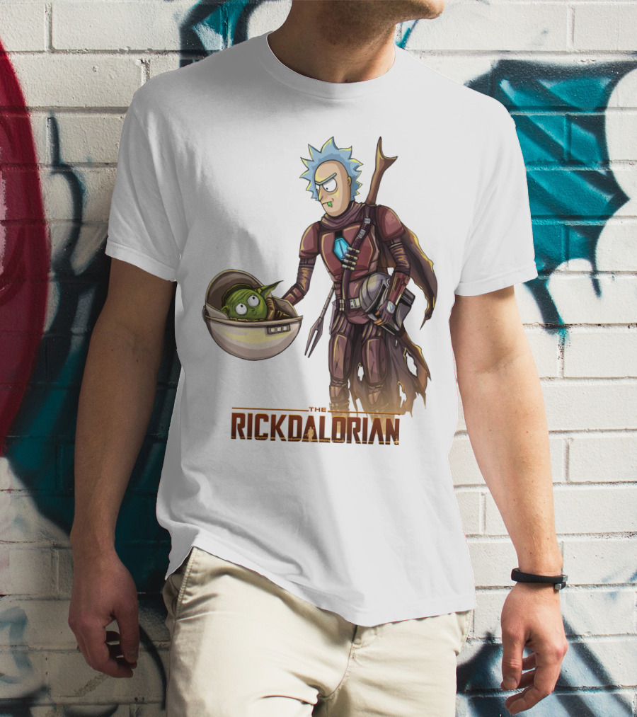 The RICKDALORIAN Sci-Fi Character Fusion With Armor And Green Alien In Pod T-Shirt