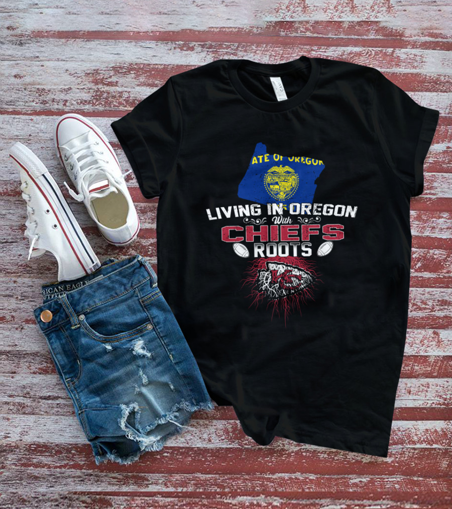 Living In Oregon With Chiefs Roots State Of Oregon Flag Football T-Shirt