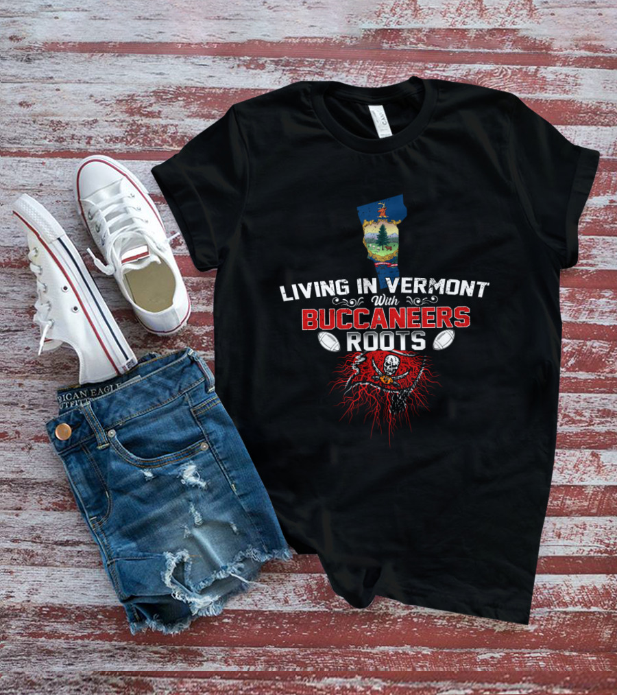 Living In Vermont With Buccaneers Roots Vermont Map Football Skull Flag T-Shirt