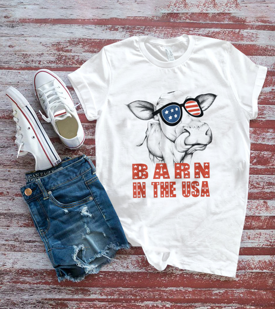 Barn In The USA Patriotic Flag Sunglasses Cow T-Shirt