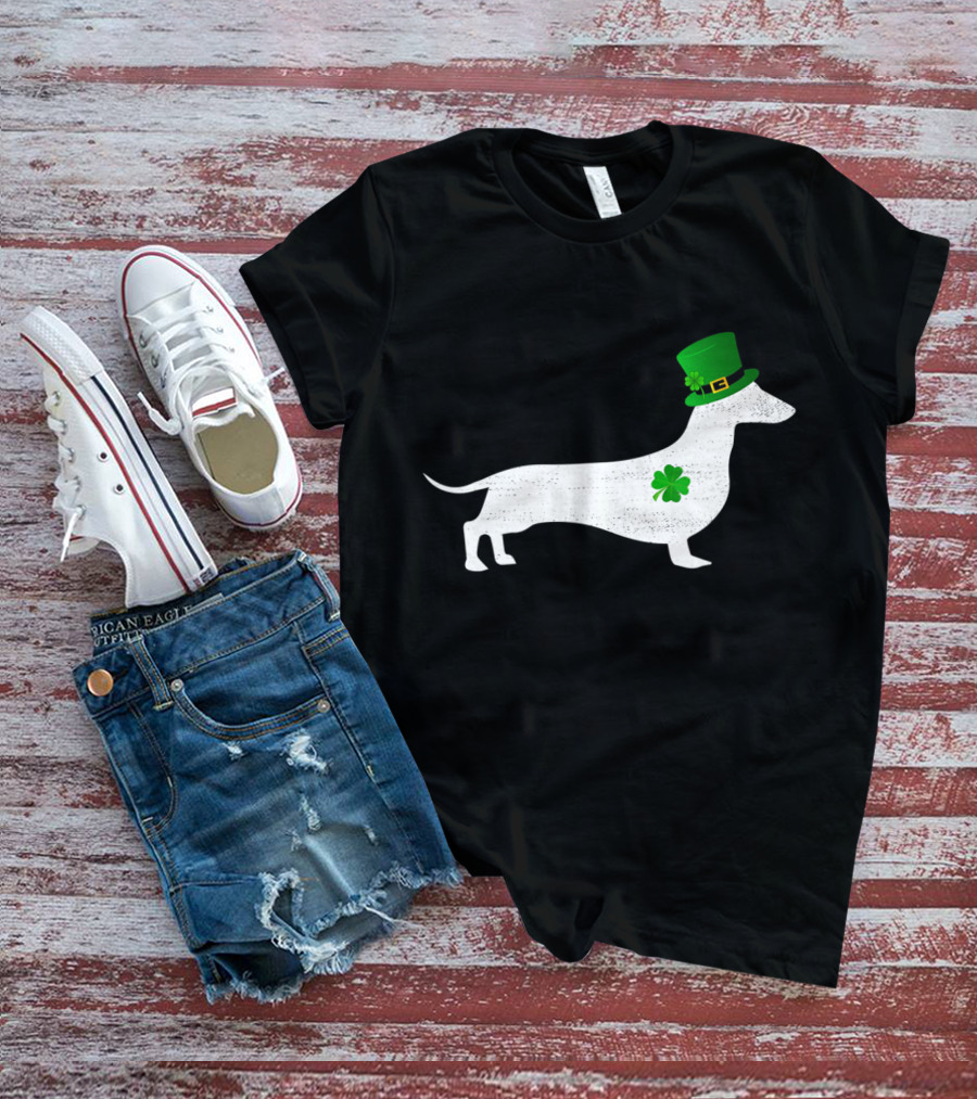 St Patrick's Day Dachshund Puppy With Green Shamrock And Hat T-Shirt