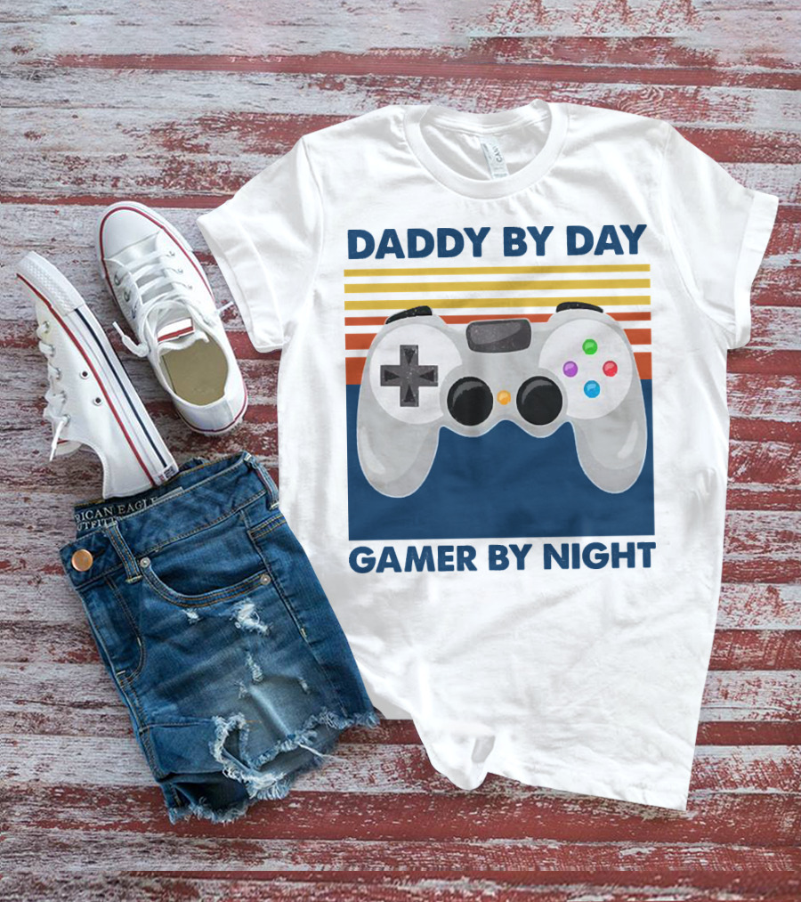 Daddy By Day Gamer By Night Retro Game Controller T-Shirt