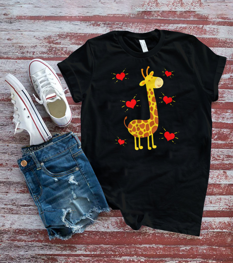 Giraffe Lover Heart Zookeeper With Cute Giraffe Surrounded By Red Hearts T-Shirt
