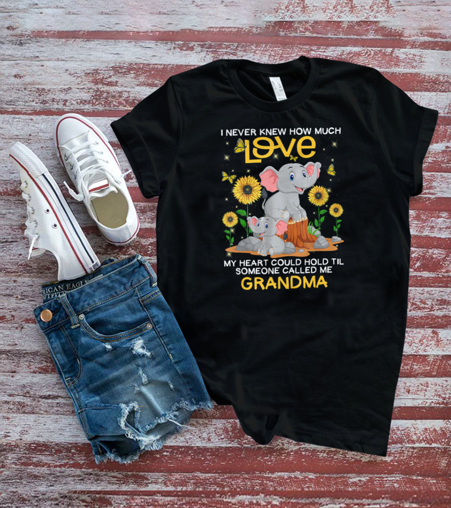 I Never Knew How Much Love My Heart Could Hold Til Someone Called Me Grandma Elephant Sunflowers Butterflies T-Shirt