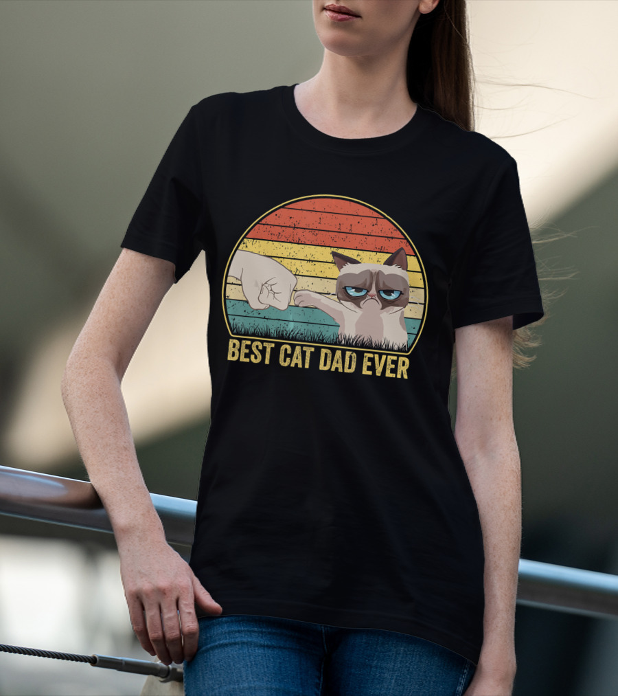 Best Cat Dad Ever Fist Bump Retro Style Cat Daddy T-Shirt