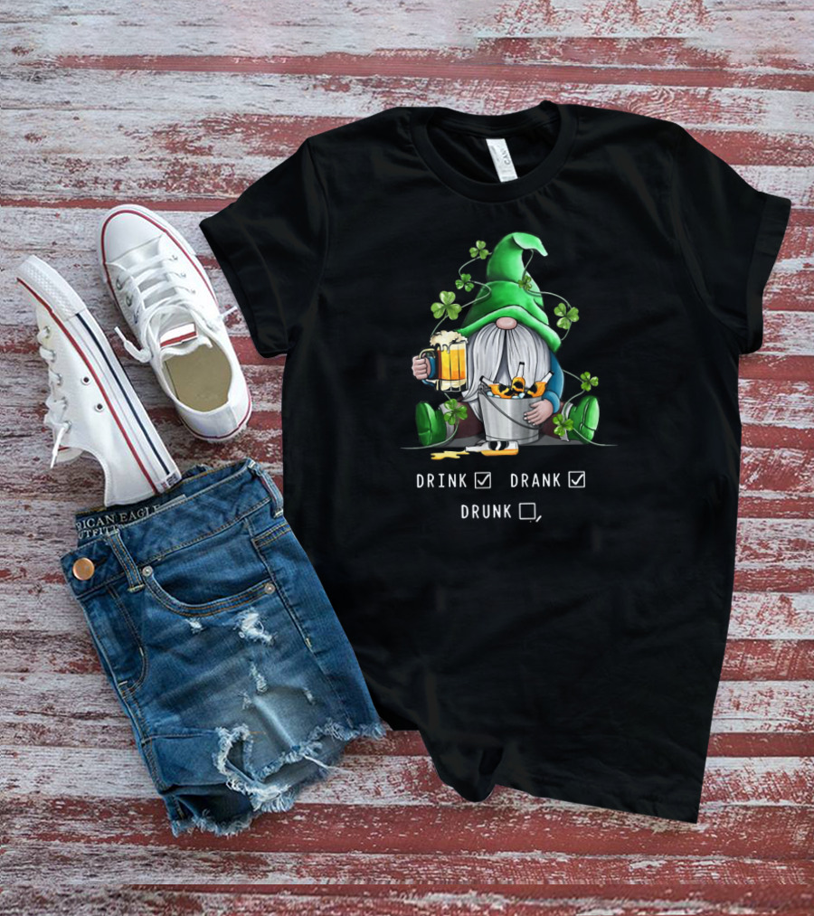 Funny Drink Drank Drunk Saint Patrick's Gnome With Shamrocks And Beer T-Shirt