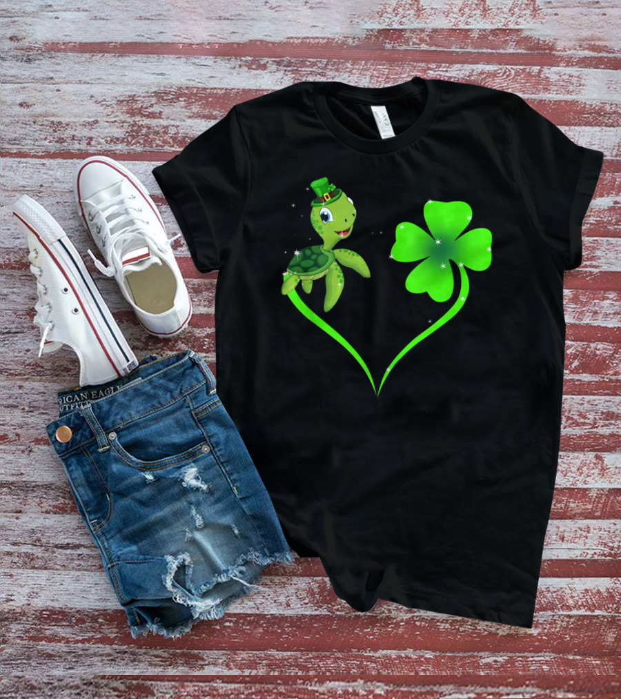 Happy St Patrick's Day Shamrock Turtle With Leprechaun Hat And Green Heart T-Shirt