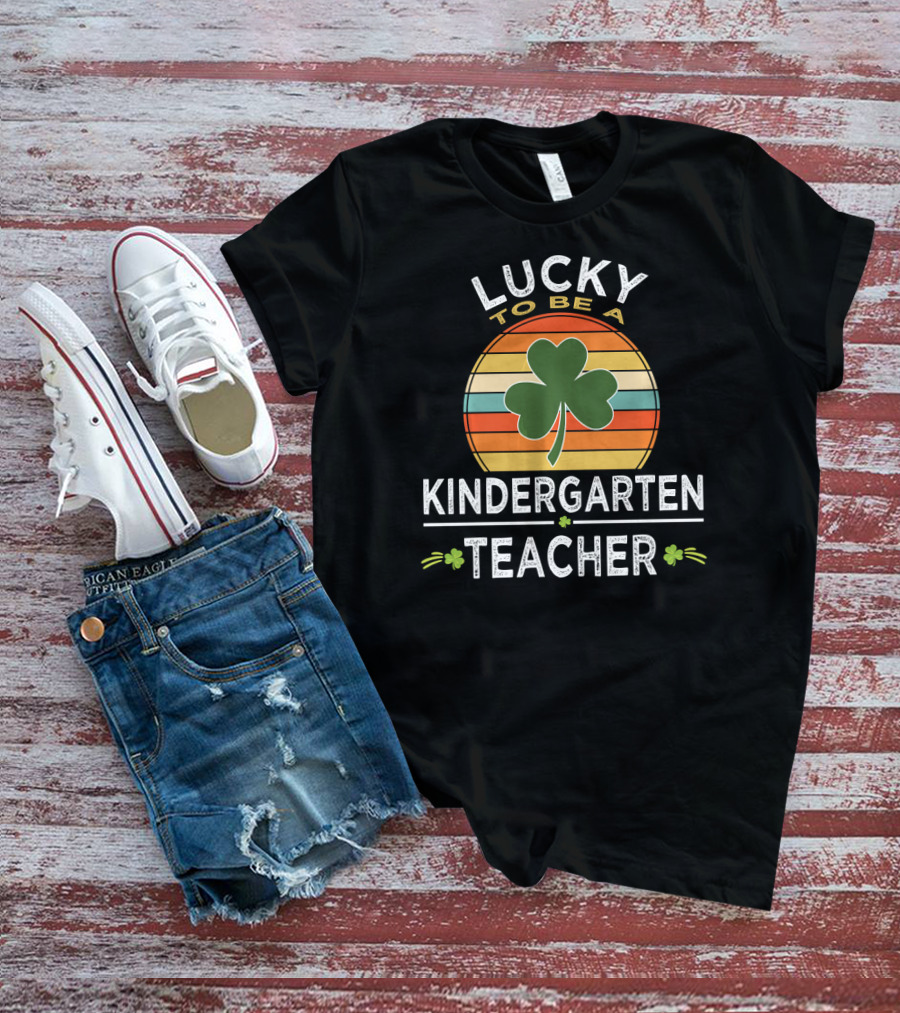 Lucky To Be A Kindergarten Teacher Clover Retro Stripes St Patrick Day T-Shirt