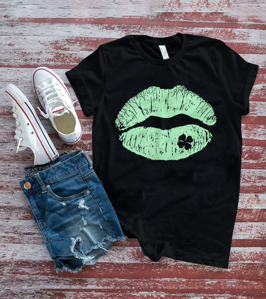 Lips Irish Kiss Clover St Patricks Day Green Shamrock T-Shirt