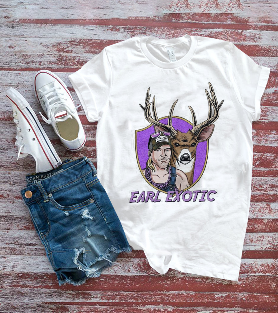 Earl Exotic Deer Hunter With Sunglasses Mule Deer Antlers T-Shirt