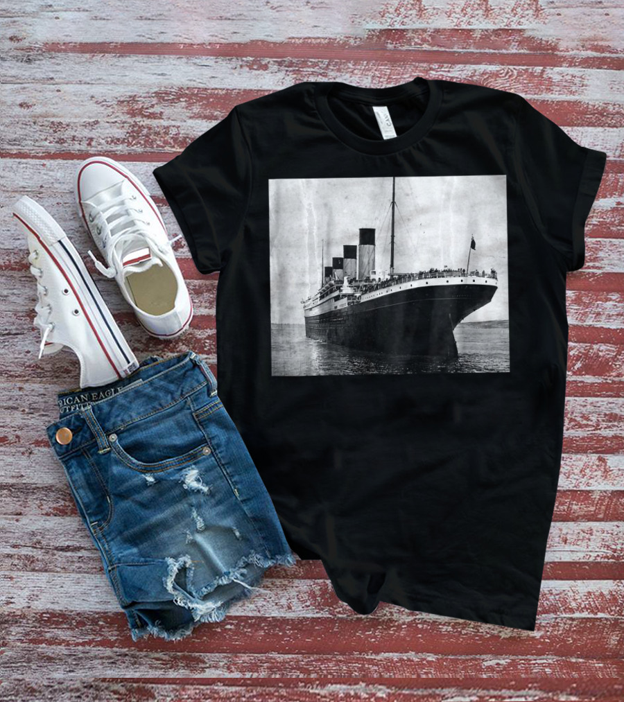 Kids The Titanic Setting Sail Iconic Ocean Liner Image T-Shirt