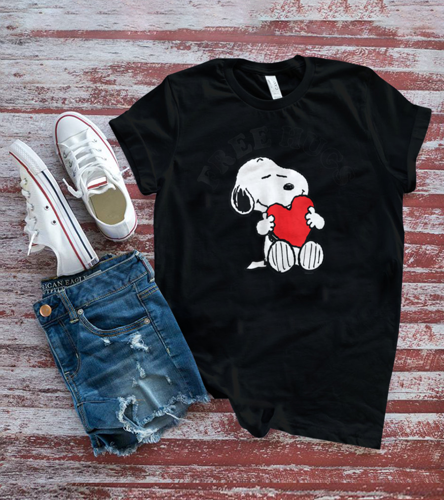 Snoopy Free Hugs Red Heart Peanuts T-Shirt